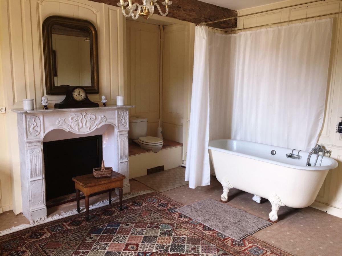 Chateau De Fleury La Foret Bed & Breakfast Igoville Exterior foto